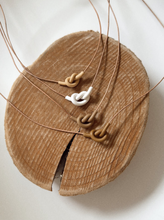 Load image into Gallery viewer, Mini knotty knot necklace - sand
