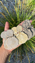 Load image into Gallery viewer, Seashell earring in tan
