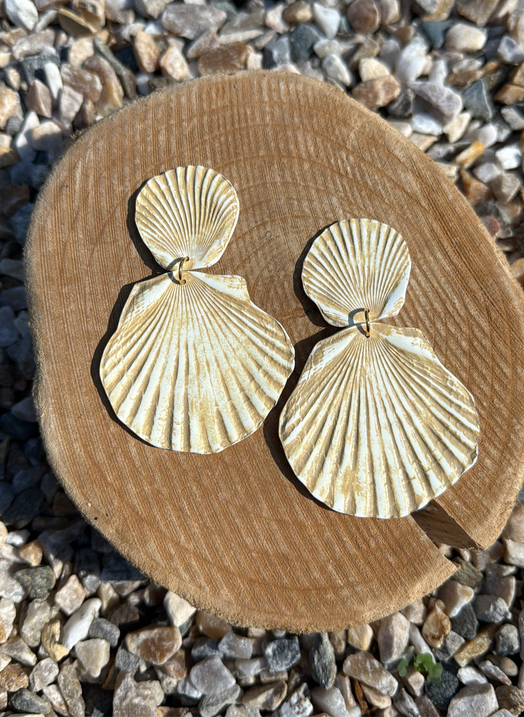 Seashell earrings in butter