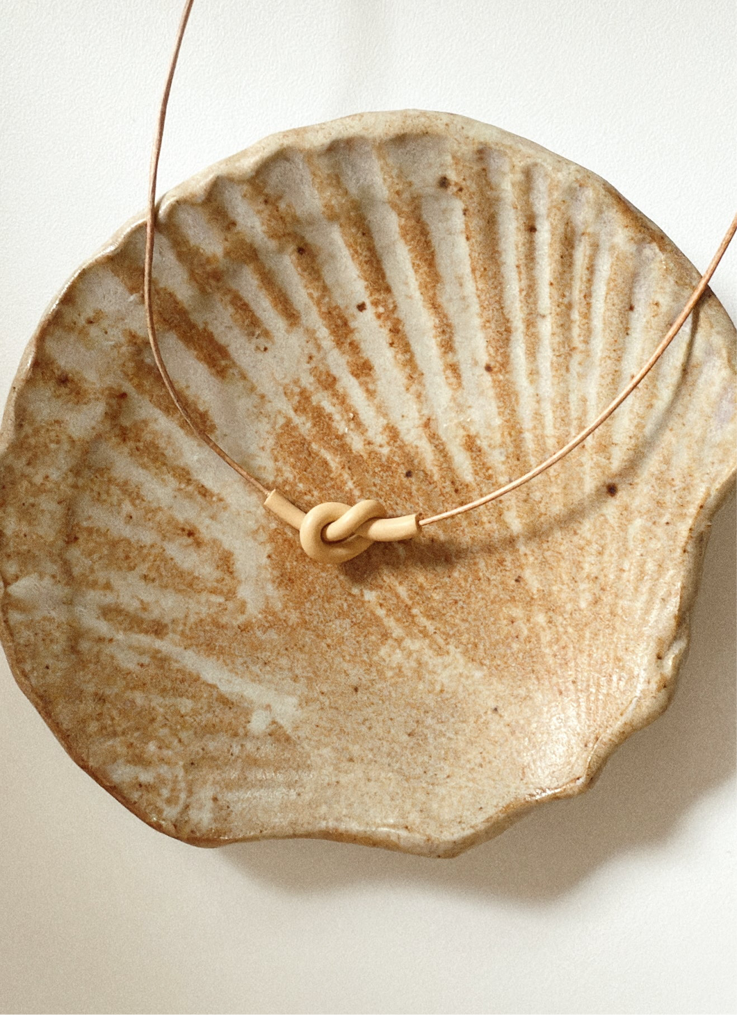 Mini knotty knot necklace - butter