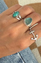 Load image into Gallery viewer, Vintage sterling silver Turquoise ring
